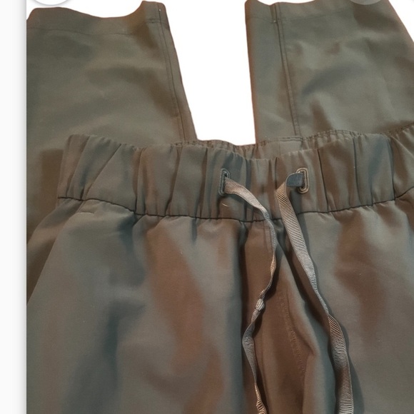 Lululemon On The Fly Pant *28" Dark Olive Sz 2 (First Release) OG - Picture 4 of 8